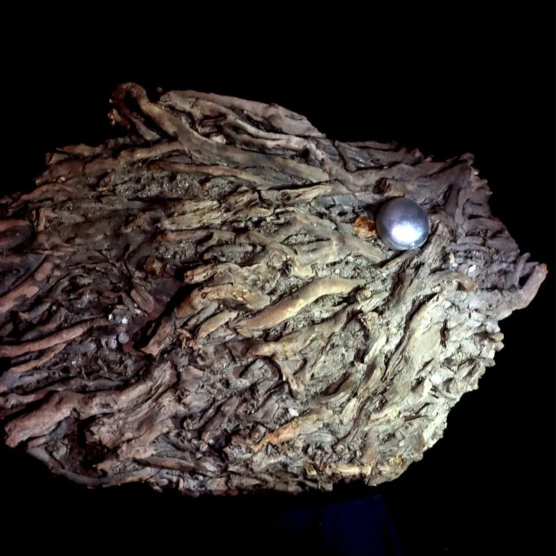 Installation de Joseph Garrigue, fragment de matière brute